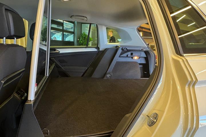 Hvid VW Tiguan fra 2019