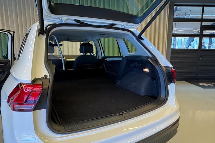 Hvid VW Tiguan fra 2019