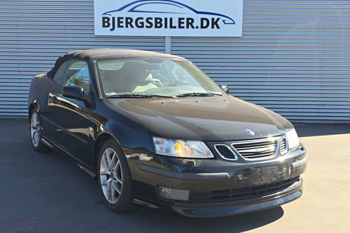 Sort Saab 9-3 fra 2005