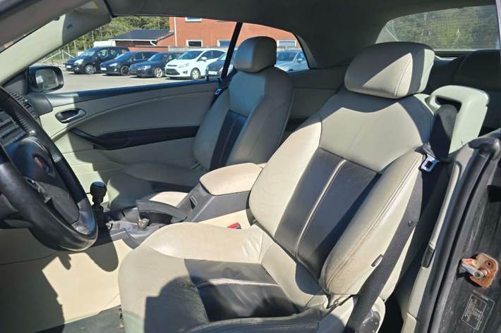 Sort Saab 9-3 fra 2005