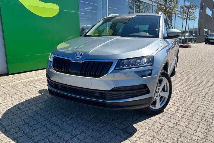 Grå Skoda Karoq fra 2021