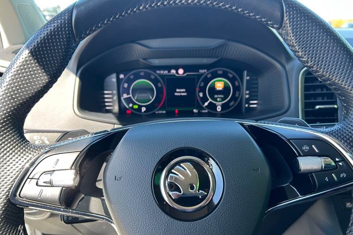 Grå Skoda Karoq fra 2021
