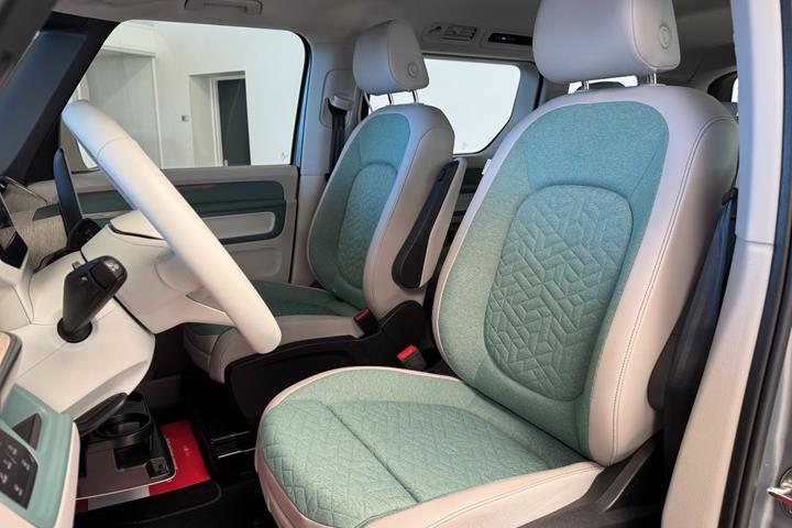 Sølv VW ID.Buzz fra 2025