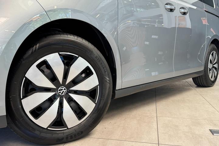 Sølv VW ID.Buzz fra 2025
