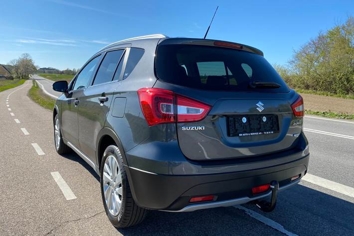 Grå Suzuki S-Cross fra 2021