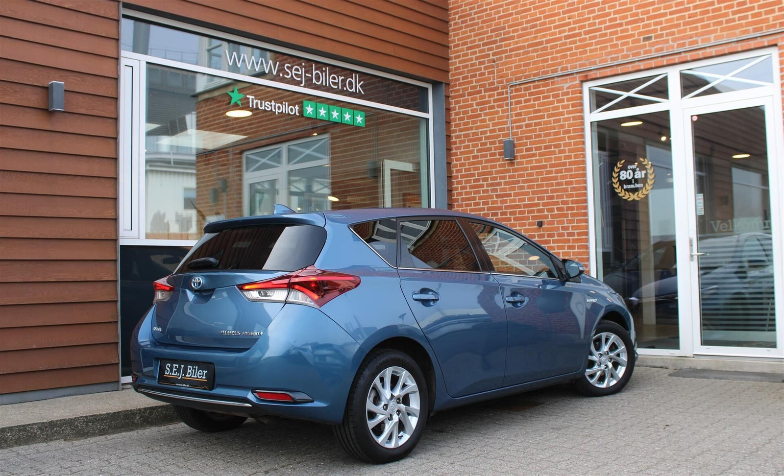 Blå Toyota Auris fra 2017