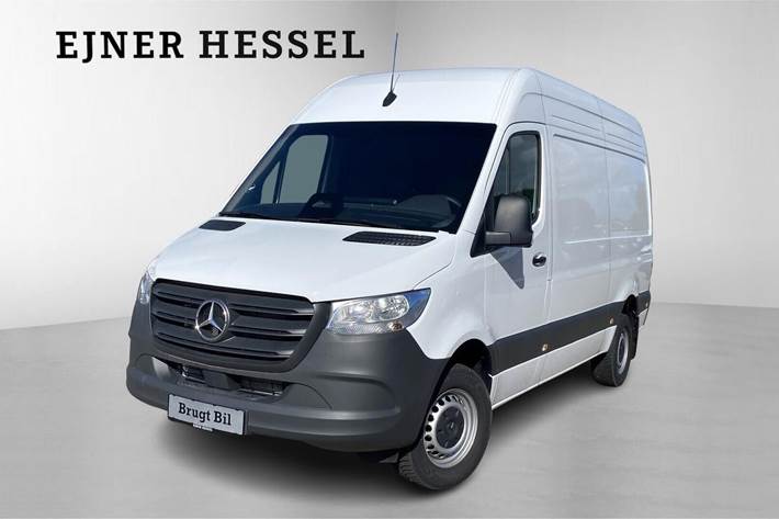 Hvid Mercedes Sprinter 317 fra 2024