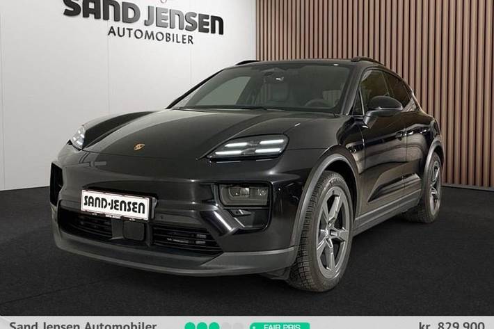 Sort Porsche Macan 4 fra 2024 set udefra