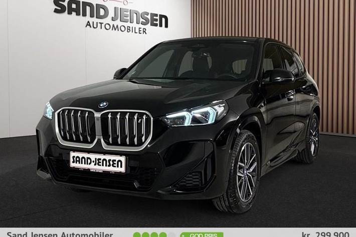 Sort BMW iX1 fra 2024 set udefra