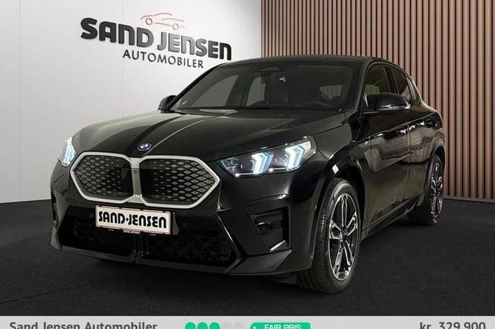 Sort BMW iX2 fra 2025 set udefra