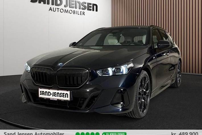 Sort BMW i5 fra 2025 set udefra