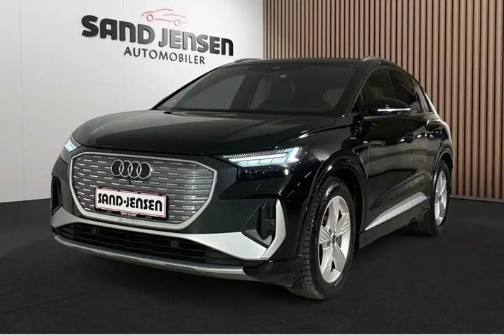 Sort Audi Q4 e-tron fra 2024 set udefra