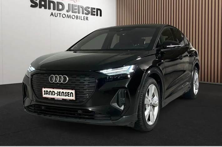 Gul Audi Q4 e-tron fra 2024 set udefra
