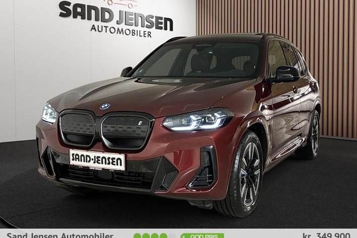 Grå BMW iX3 fra 2023 set udefra