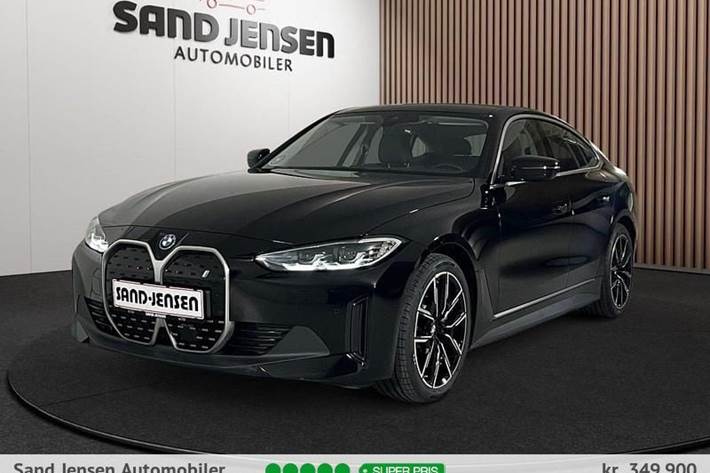 Sort BMW i4 fra 2024 set udefra