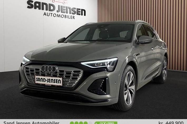 Grå Audi Q8 e-tron fra 2024