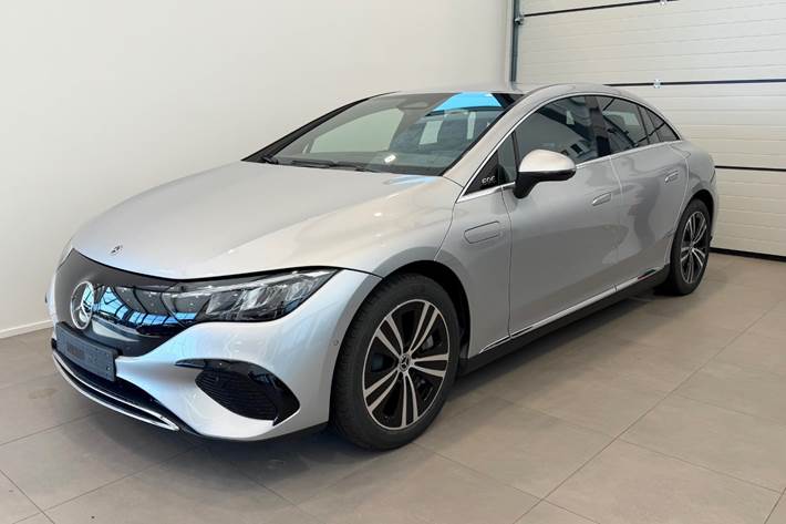 Sølv Mercedes EQE300 fra 2026