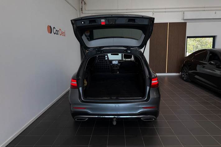 Grå Mercedes GLC250 d fra 2017