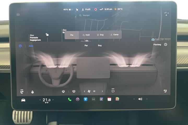 Grå Tesla Model 3 fra 2021