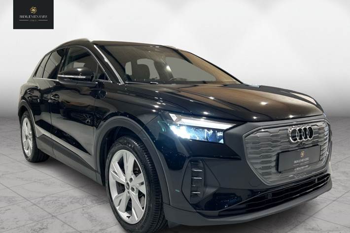 Sort Audi Q4 fra 2023 set udefra