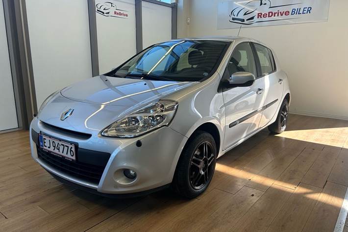 Sort Renault Clio fra 2010 set udefra