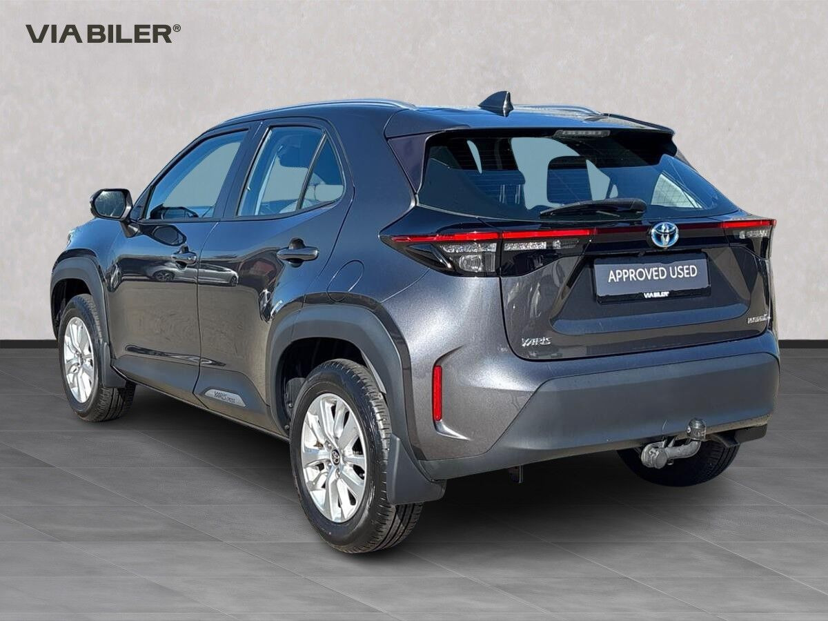 Grå Toyota Yaris Cross fra 2022