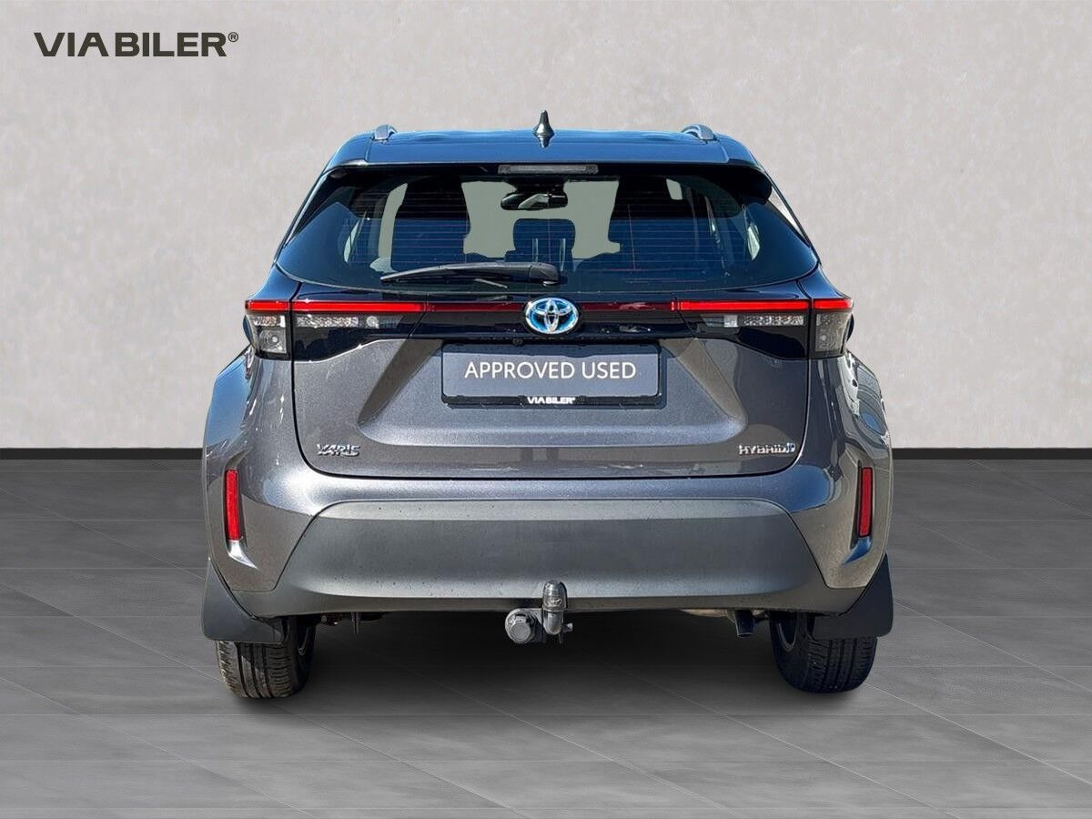 Grå Toyota Yaris Cross fra 2022