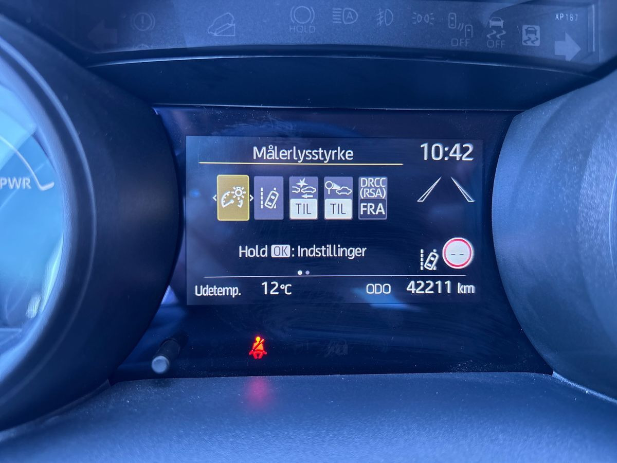 Grå Toyota Yaris Cross fra 2022