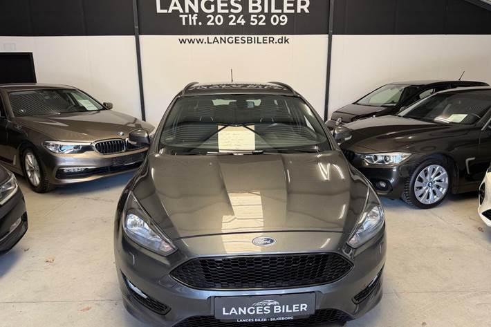 Grå Ford Focus fra 2017