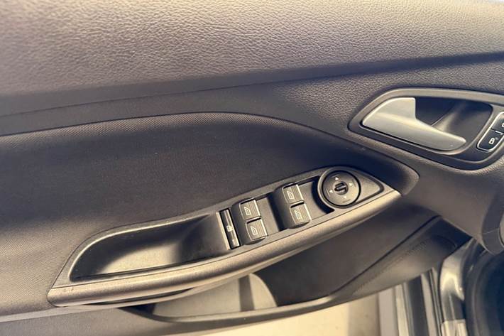 Grå Ford Focus fra 2017