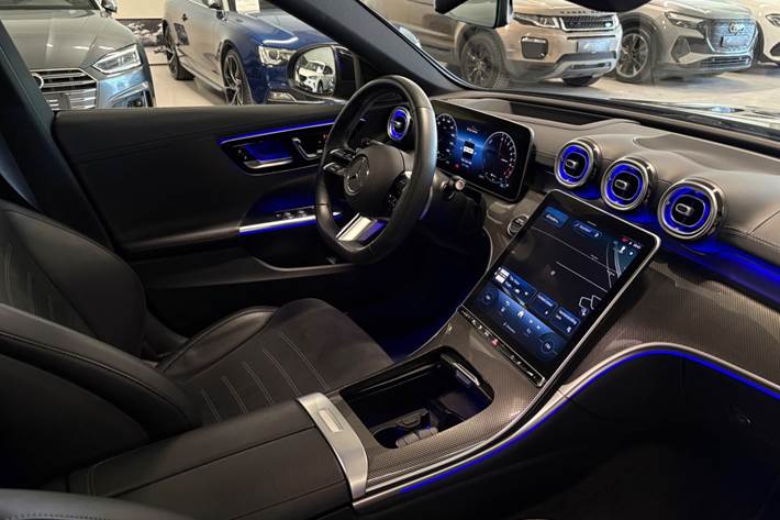 Grå Mercedes C300 e fra 2022
