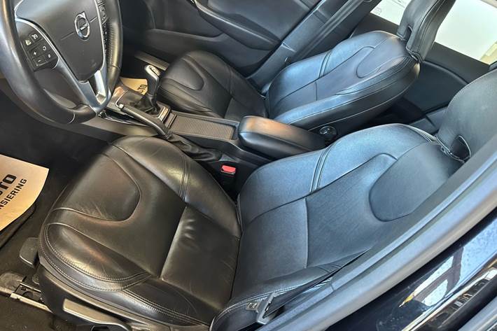 Sort Volvo V40 fra 2019