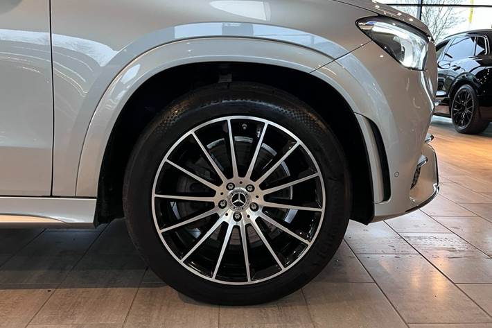 Sølv Mercedes GLE350 de fra 2022