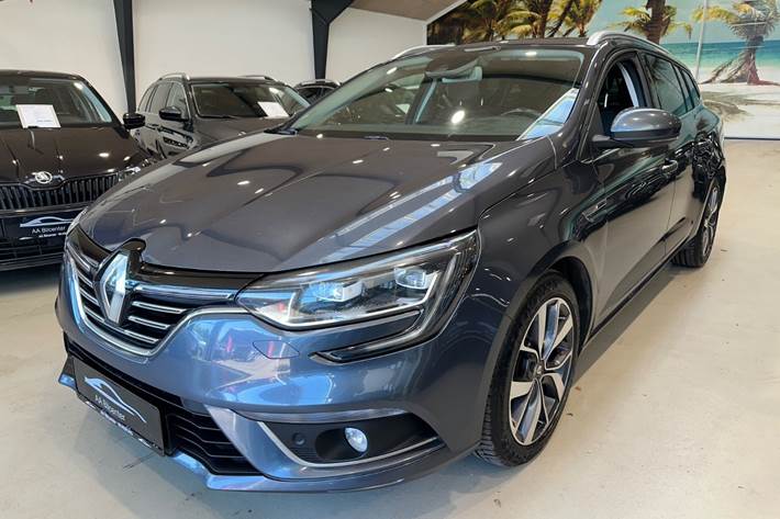 Grå Renault Megane IV fra 2018