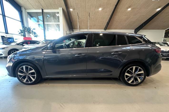 Grå Renault Megane IV fra 2018