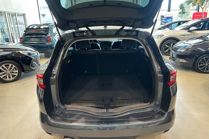 Grå Renault Megane IV fra 2018