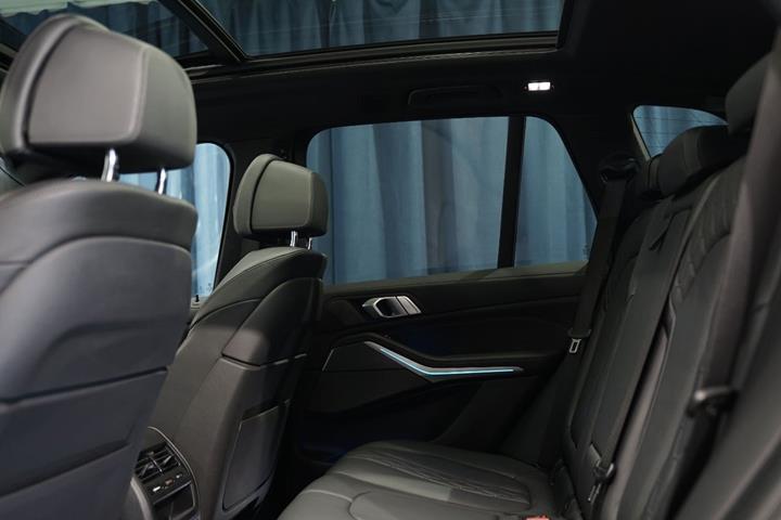 Sort BMW X5 fra 2021