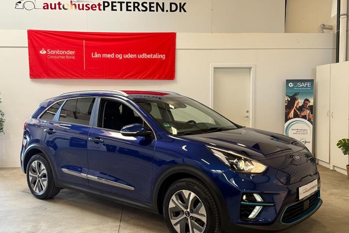 Blå Kia e-Niro fra 2021 set udefra