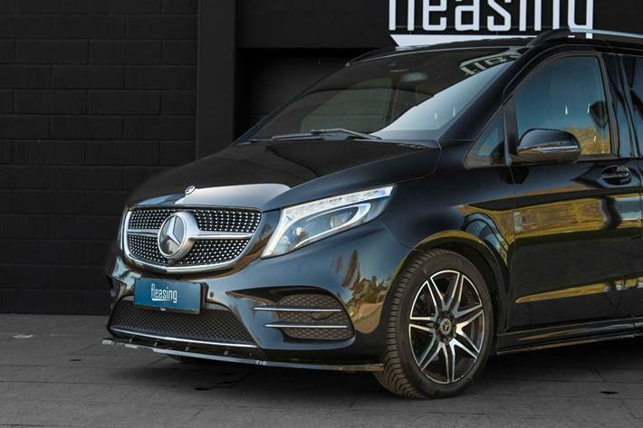 Sort Mercedes V300 d fra 2020