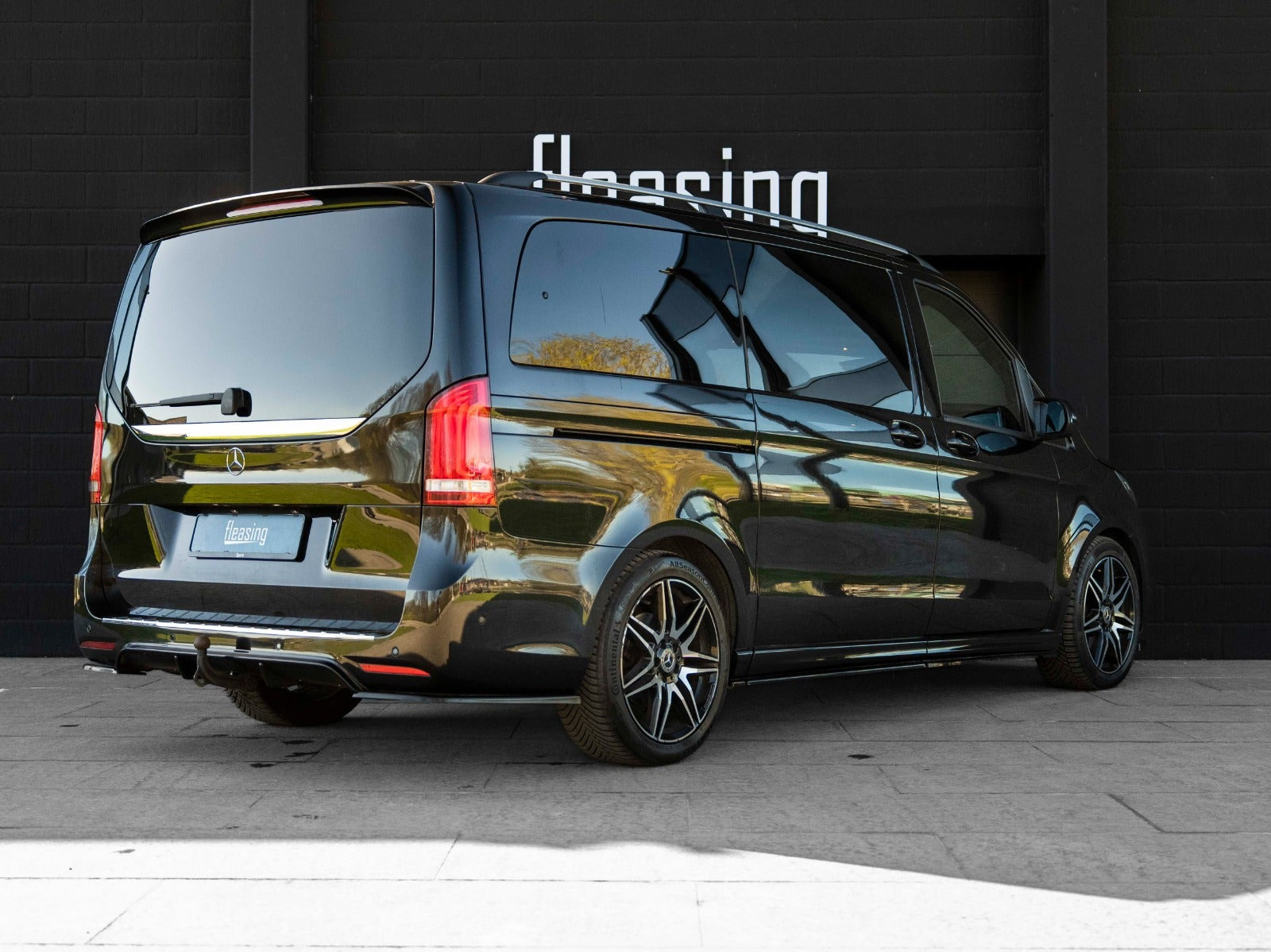 Sort Mercedes V300 d fra 2020