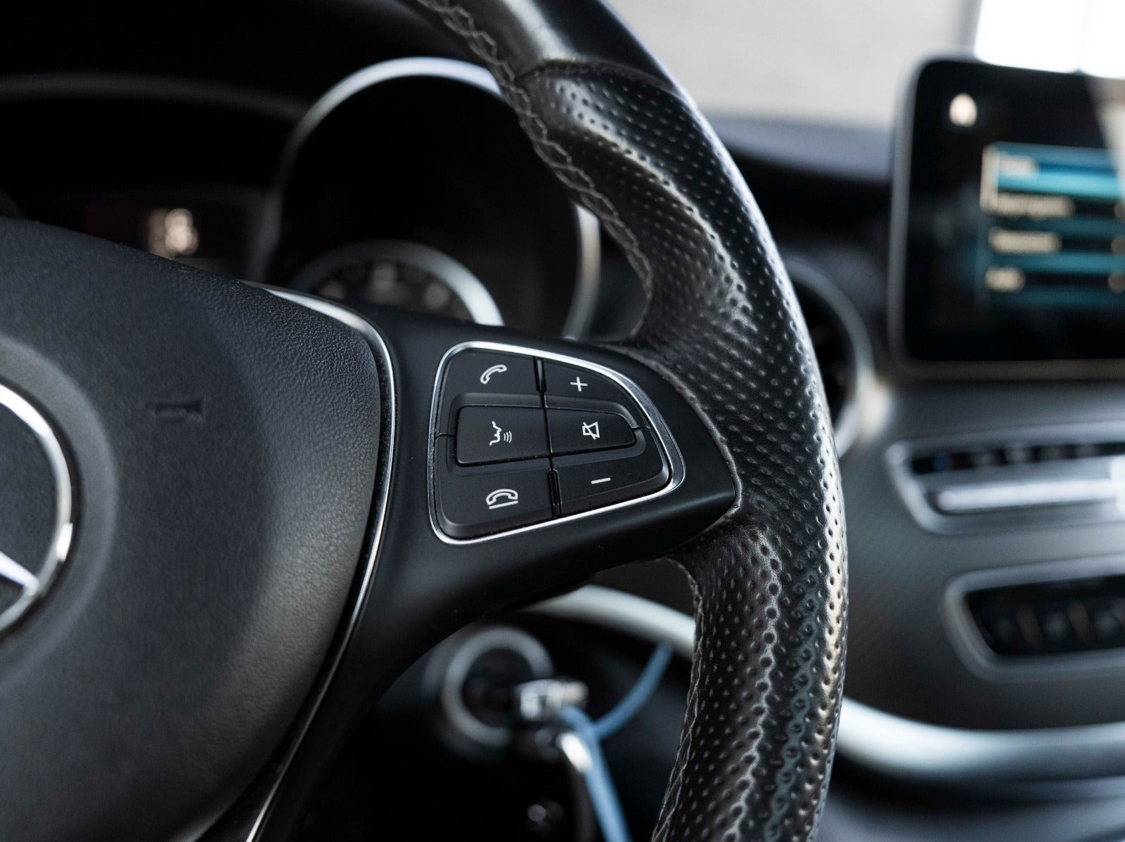 Sort Mercedes V300 d fra 2020