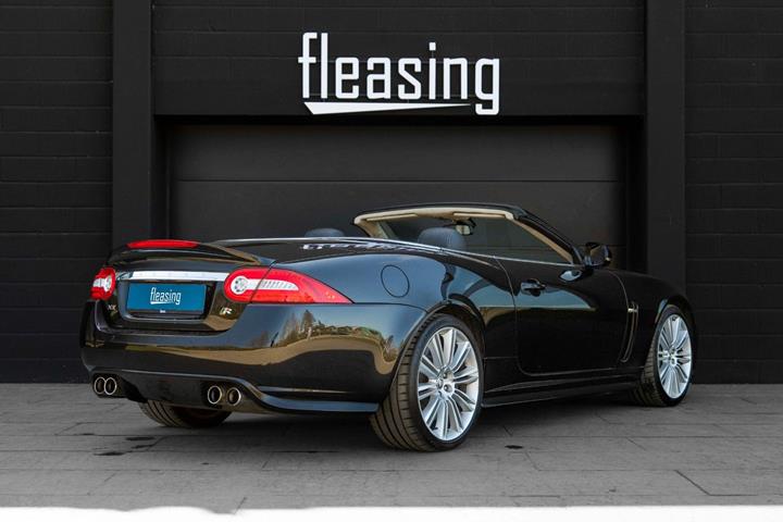 Sort Jaguar XKR fra 2011