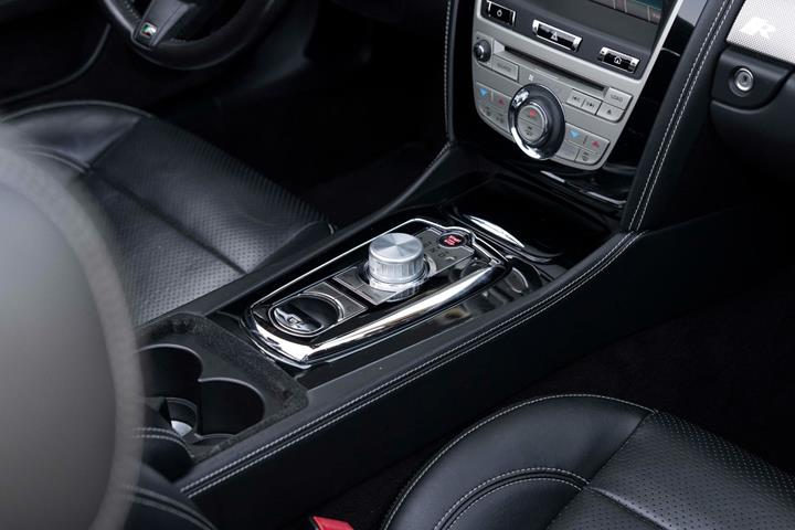 Sort Jaguar XKR fra 2011