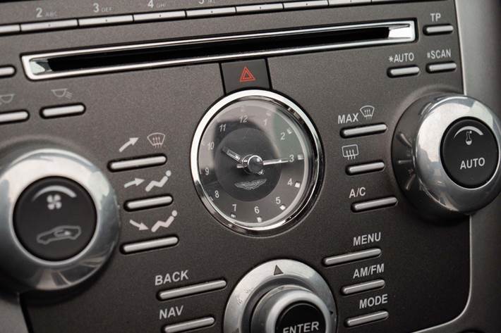 Grå Aston Martin DB9 fra 2015