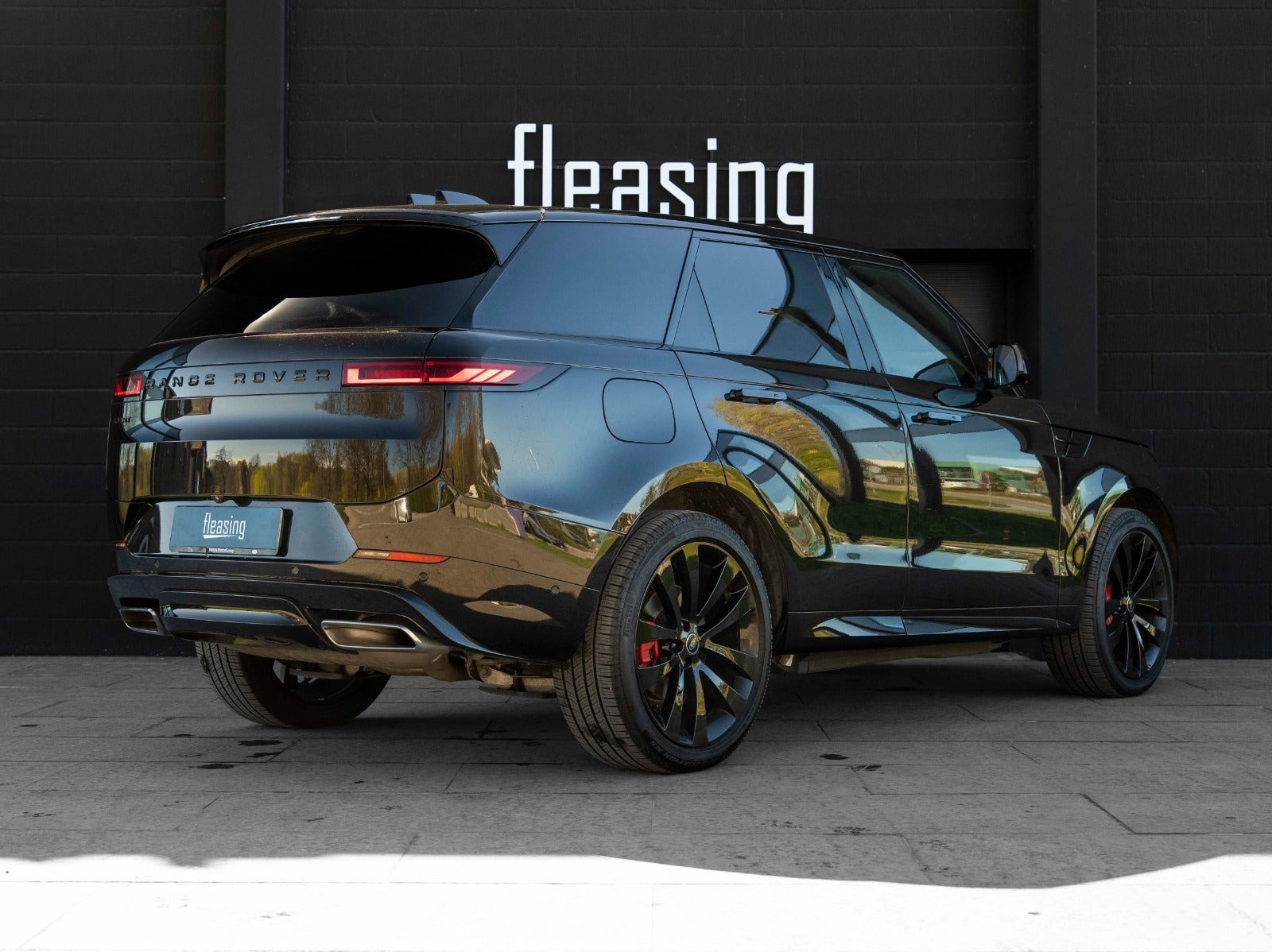 Sort Land Rover Range Rover sport fra 2025