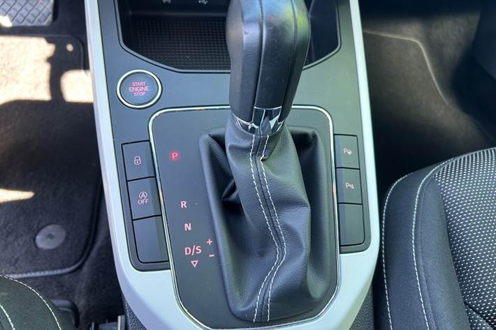 Sølv Seat Arona fra 2019