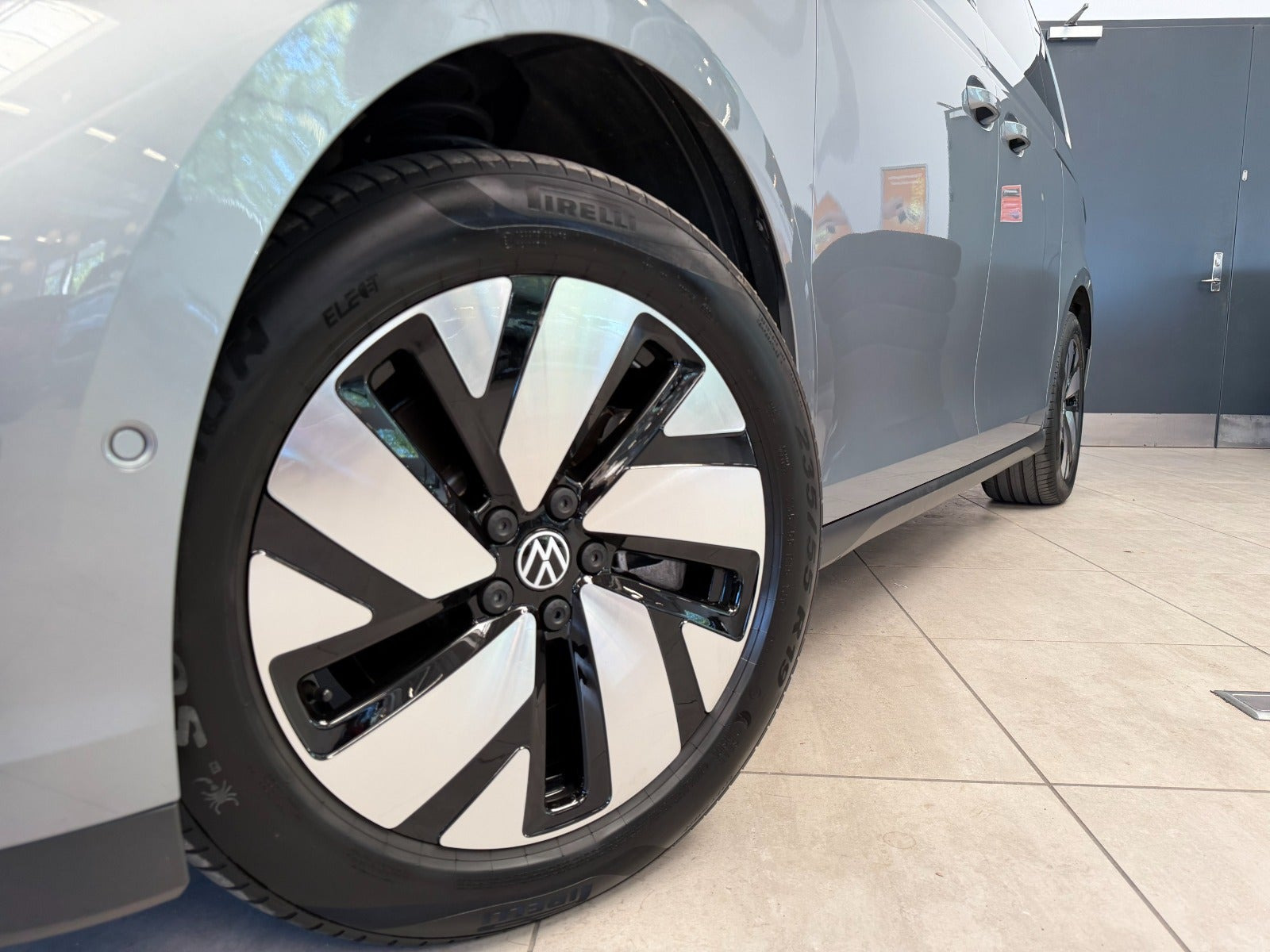 Sølv VW ID.Buzz fra 2025