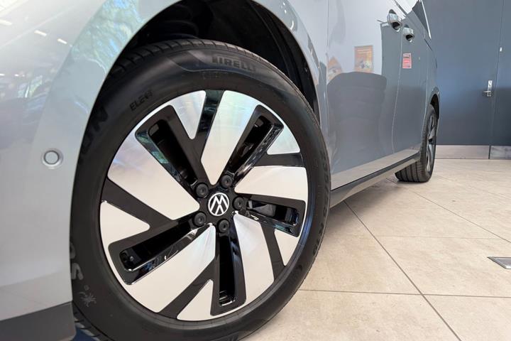Sølv VW ID.Buzz fra 2025