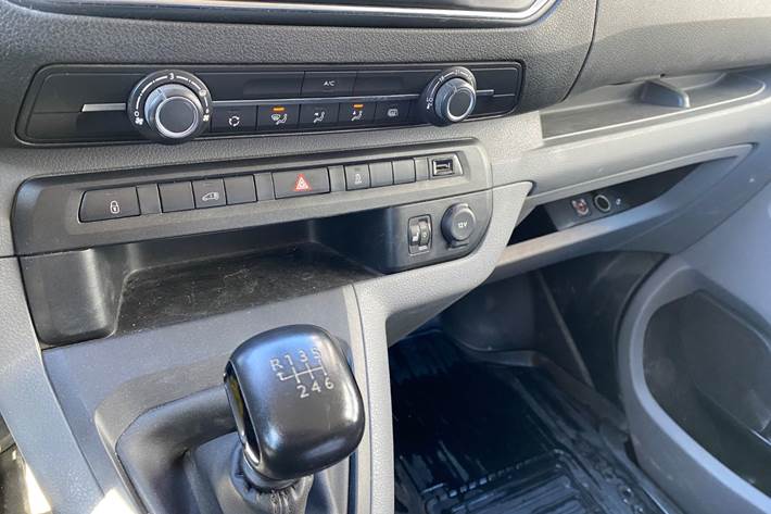Hvid Toyota ProAce fra 2019