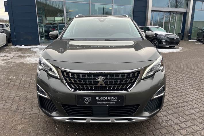 Grøn Peugeot 3008 fra 2017